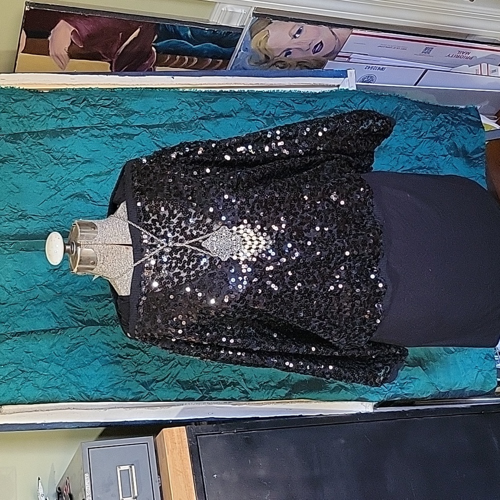 Versatile Black Sequin Slouch Top S